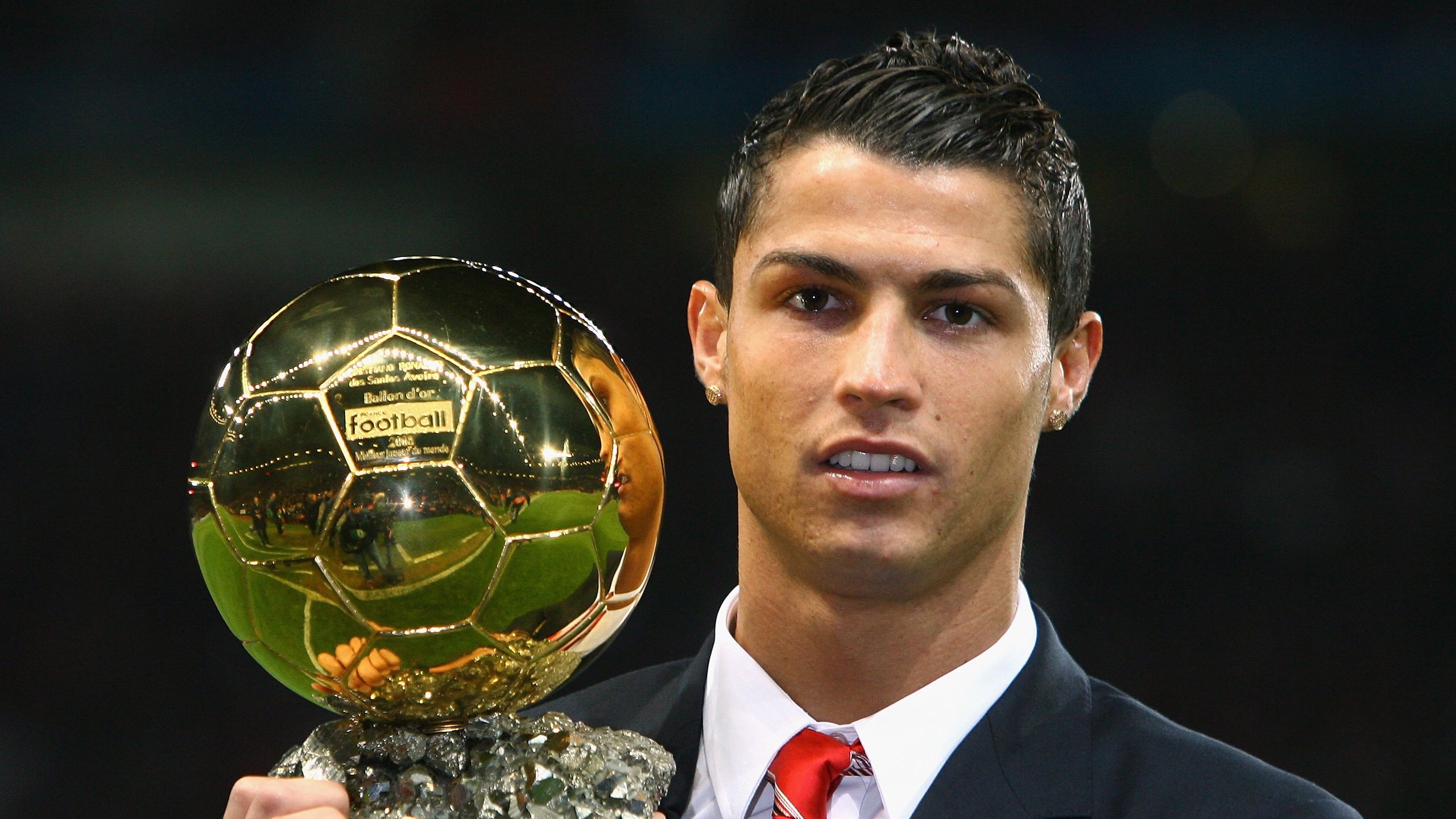 开运体育电脑版-英超大结局：悬念迭起的最终争夺，英超有多激烈